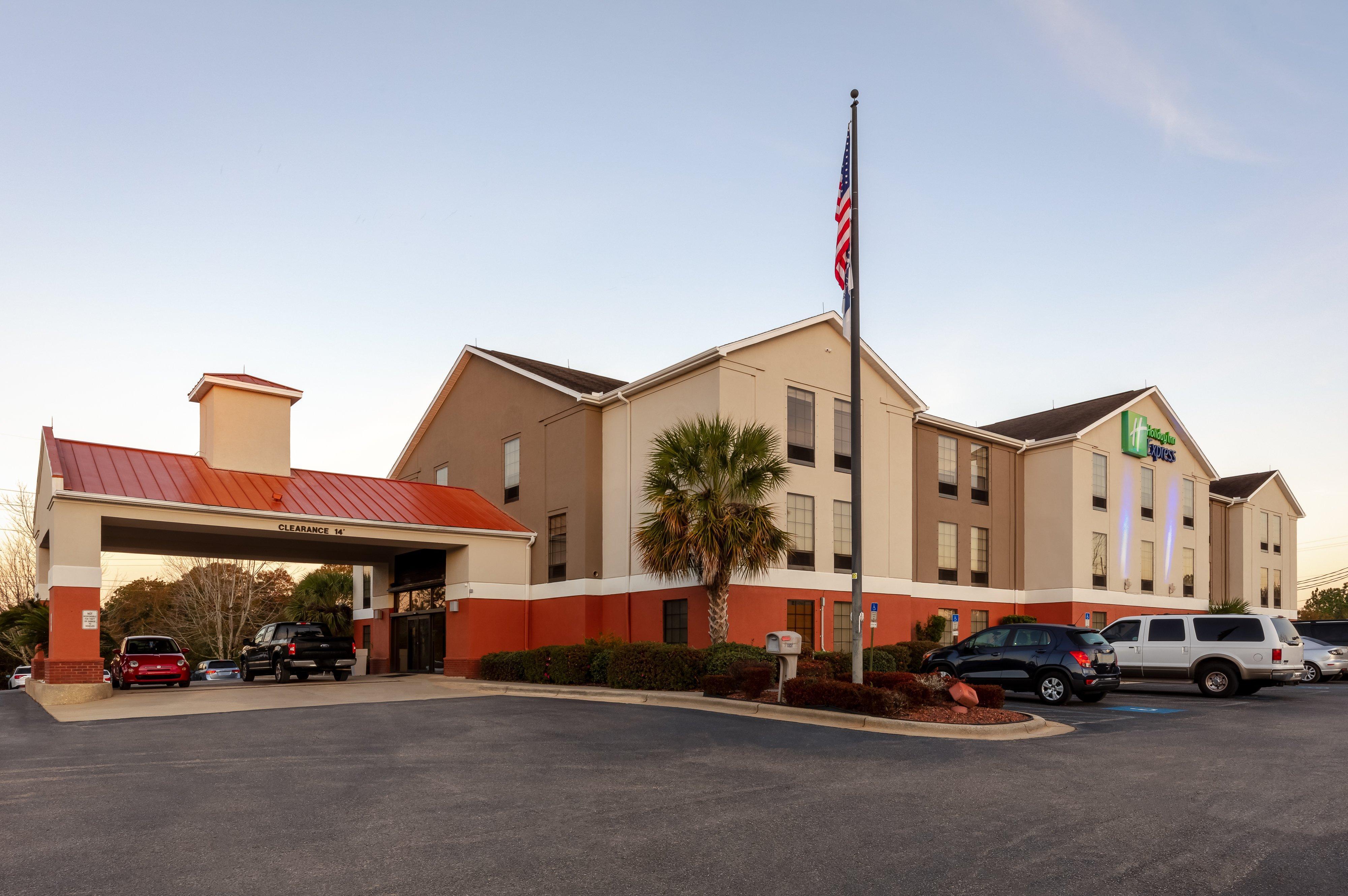 Holiday Inn Express & Suites Milton East I-10, An Ihg Hotel Экстерьер фото